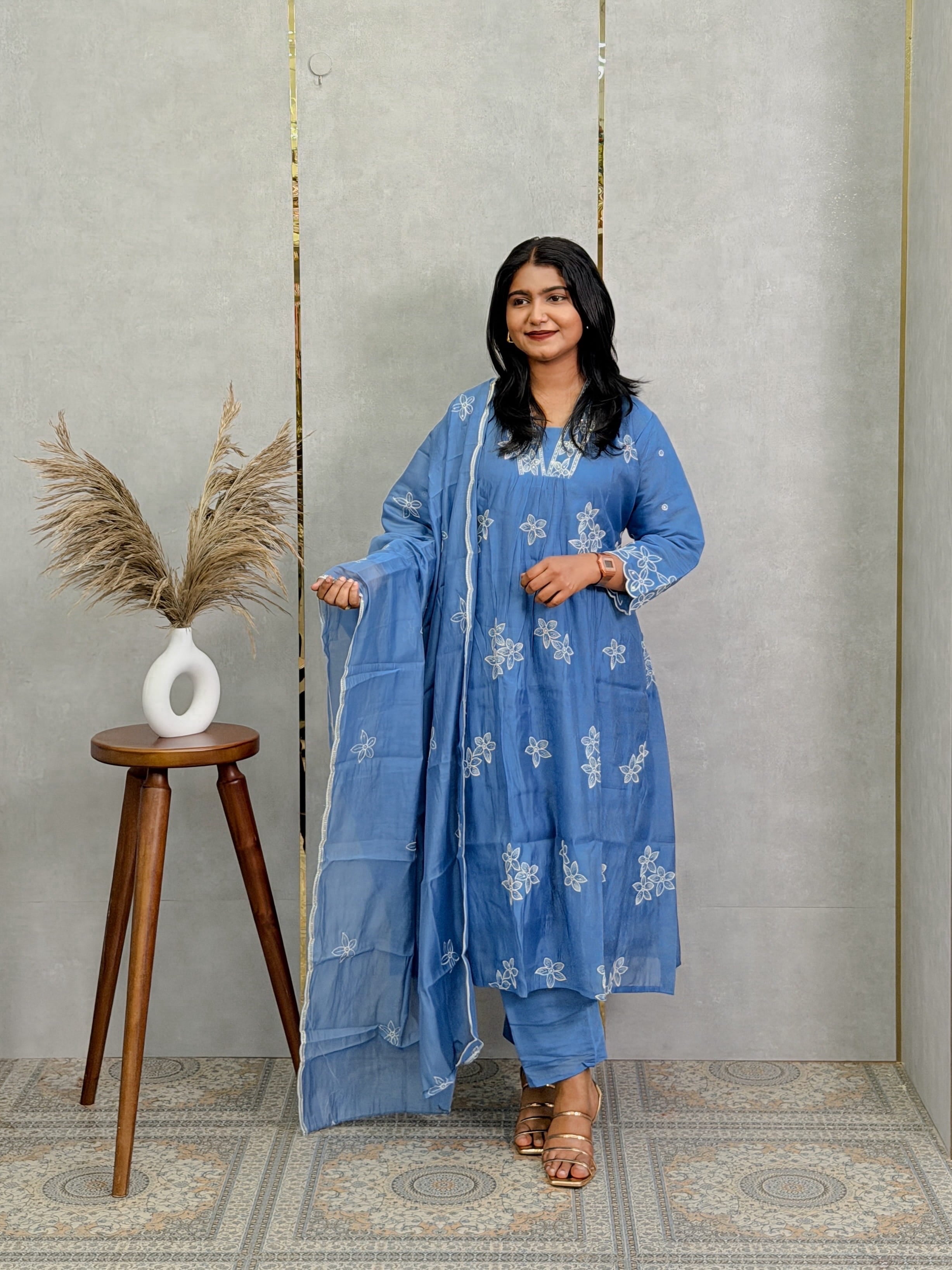 Nayana Neel Set