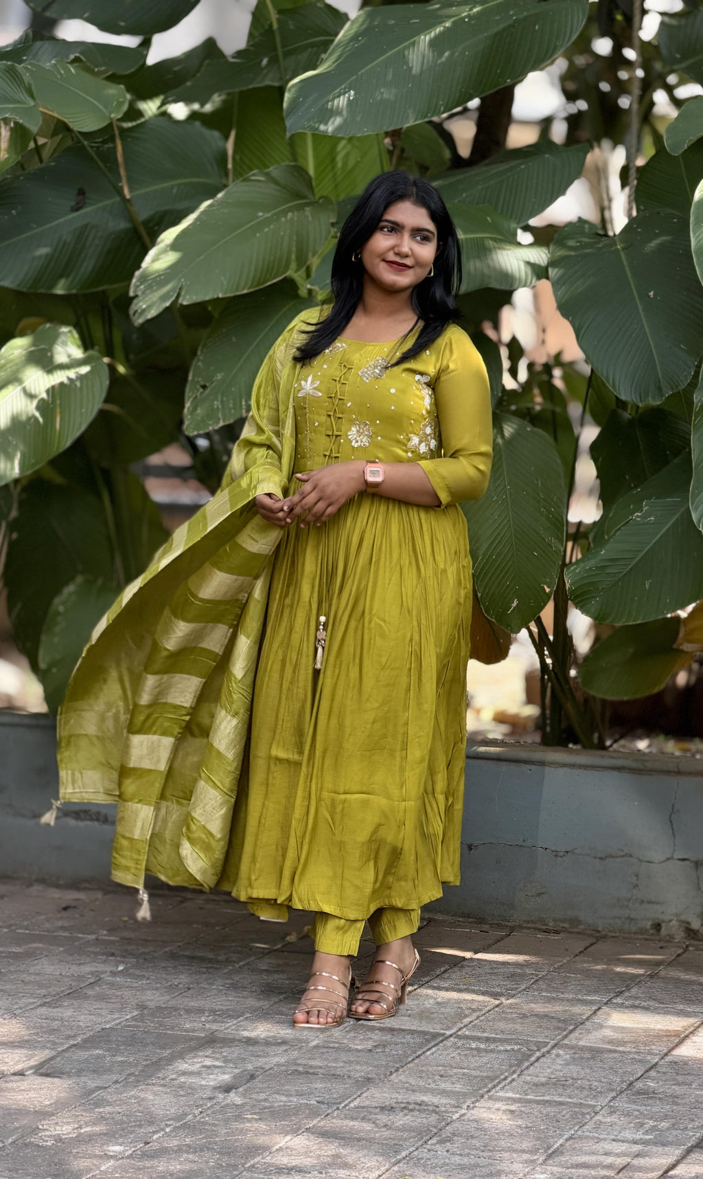 Sunehri Mehendi