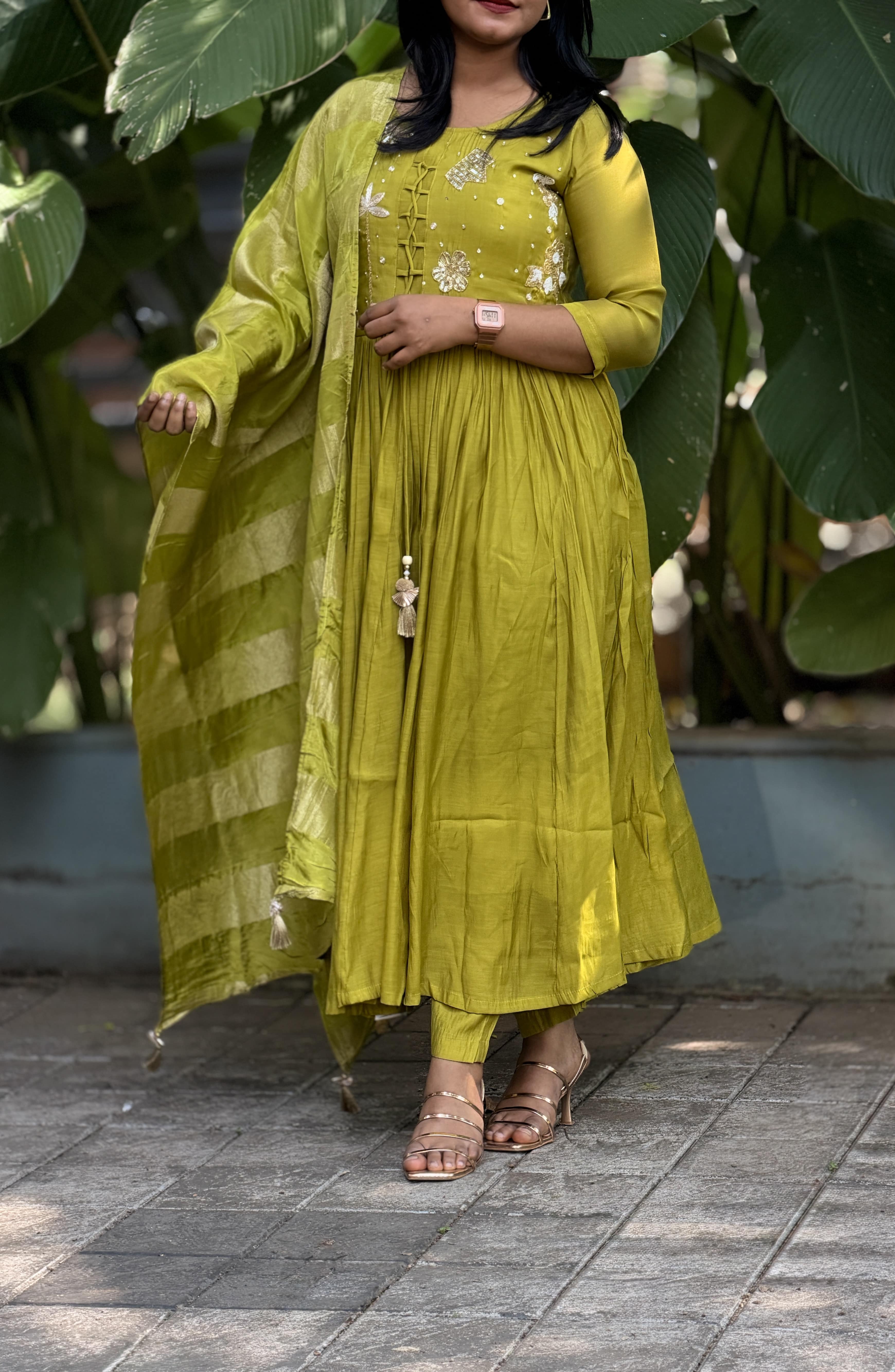 Sunehri Mehendi
